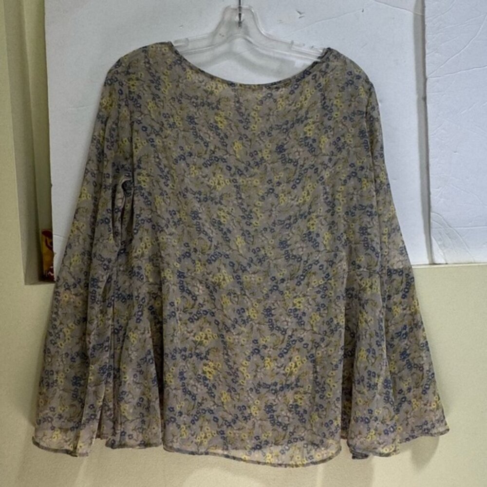 Uniqlo NEW Floral Lightweight Semi Sheer Bell Sleeve Flowy Blouse Top Peplum L - Picture 2 of 16